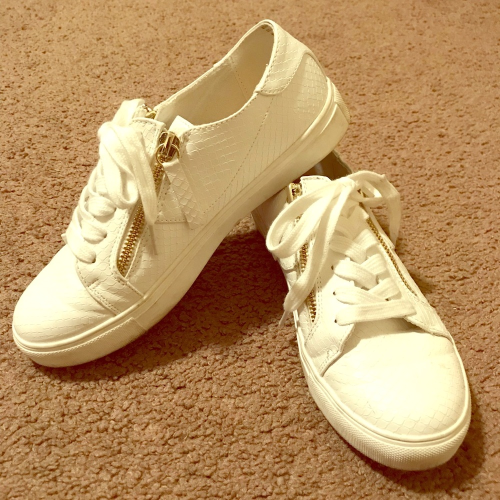 Shoedazzle White Riannon Snake Skin Sneakers